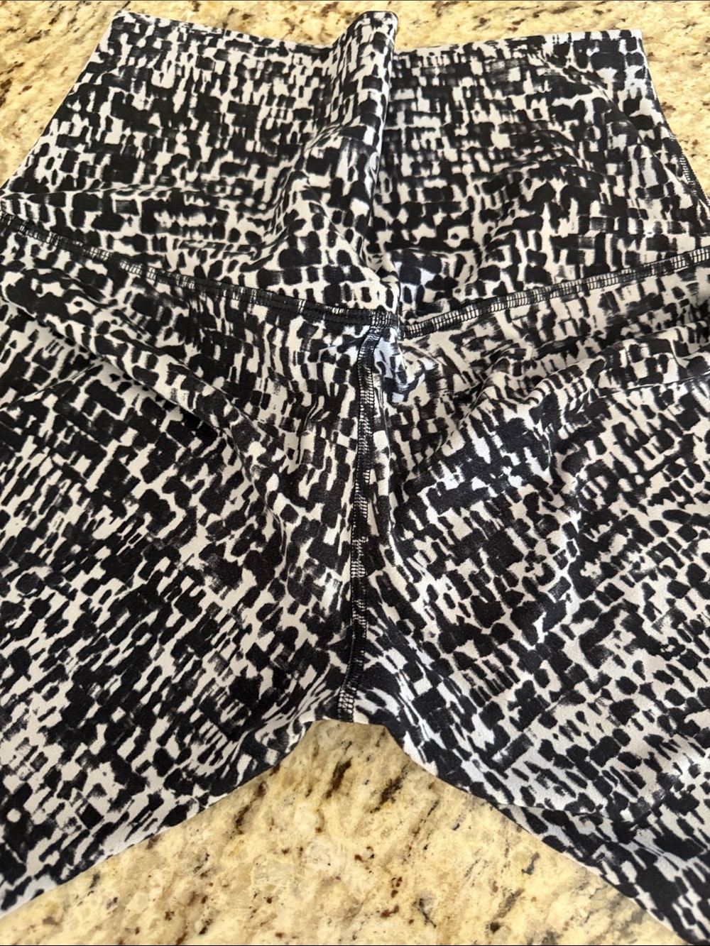 lululemon Align High-Rise Utopia Multi Black & White Pixel-Print Leggings Sz 6 - Picture 8 of 10